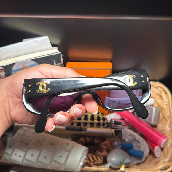 Vintage Chanel Women’s Sunglasses - Picture 9 of 9